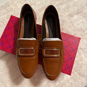 Tory Burch size 6.5 Georgia Loafer Camel
Color